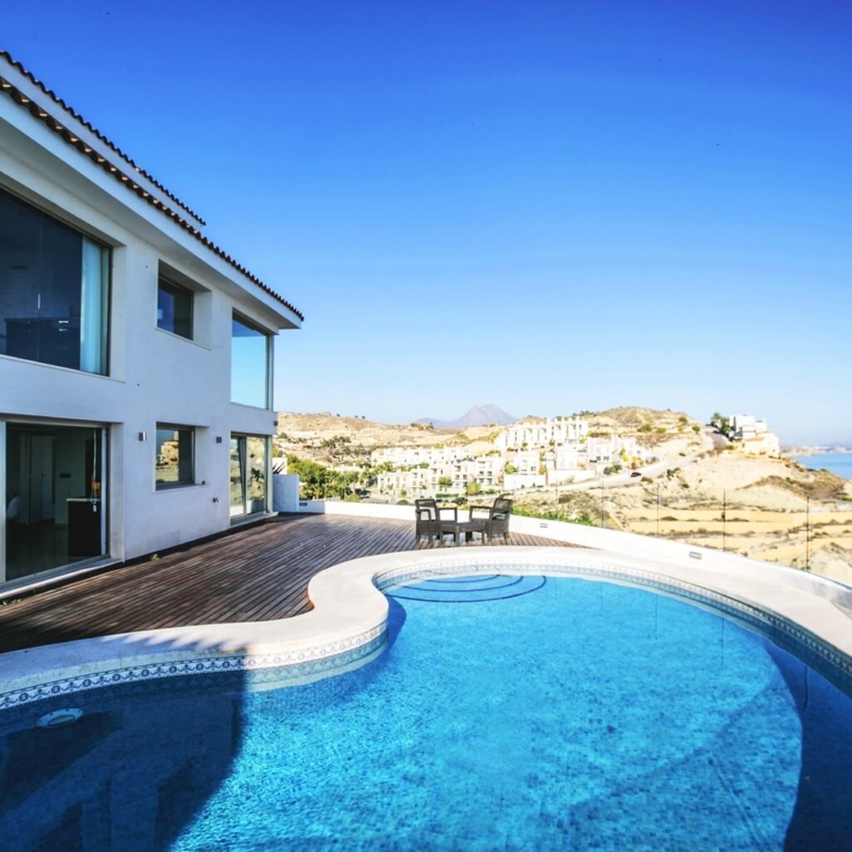 Dubai Off-Plan and Ready Market Boom: Why Dubai Property Transactions Are Accelerating in 2025